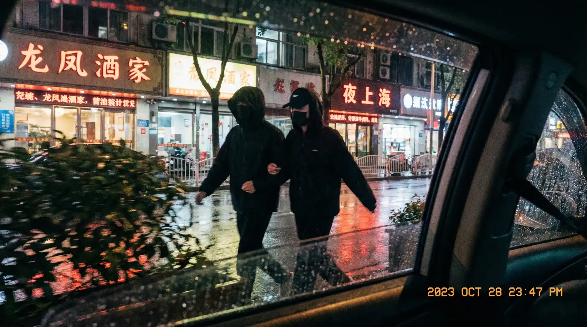 今日吃瓜 - 顶流明星深夜密会现场抓拍照片